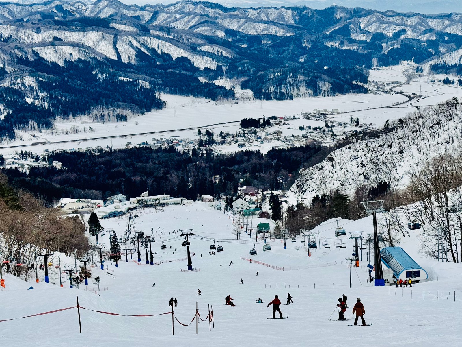 Panoramic ski slopes with lifts for all levels